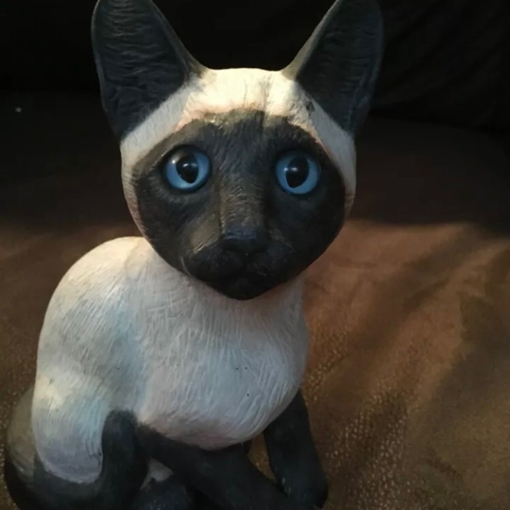 Big Siamese Blue Eyes “RMB” Homemade Figurine - Picture 2 of 6